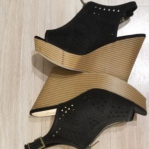 🆕️Report Women's Black Wages Shoes